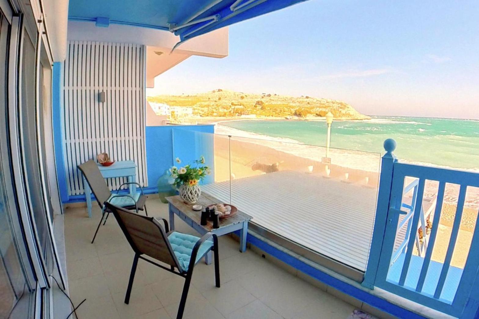 Deluxe Beach Apartment- Sleeps 2 & Private Terrace CCharaki Buitenkant foto
